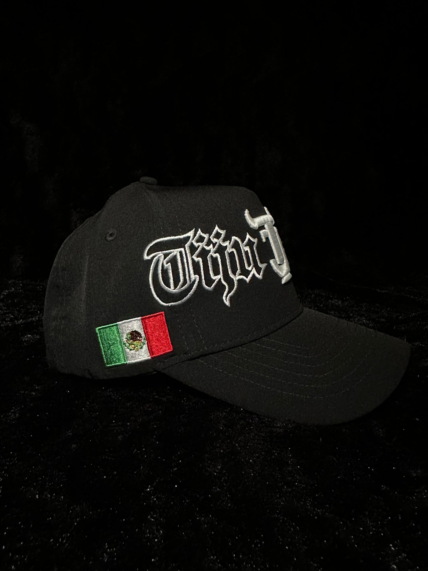TJ Old English (Black)