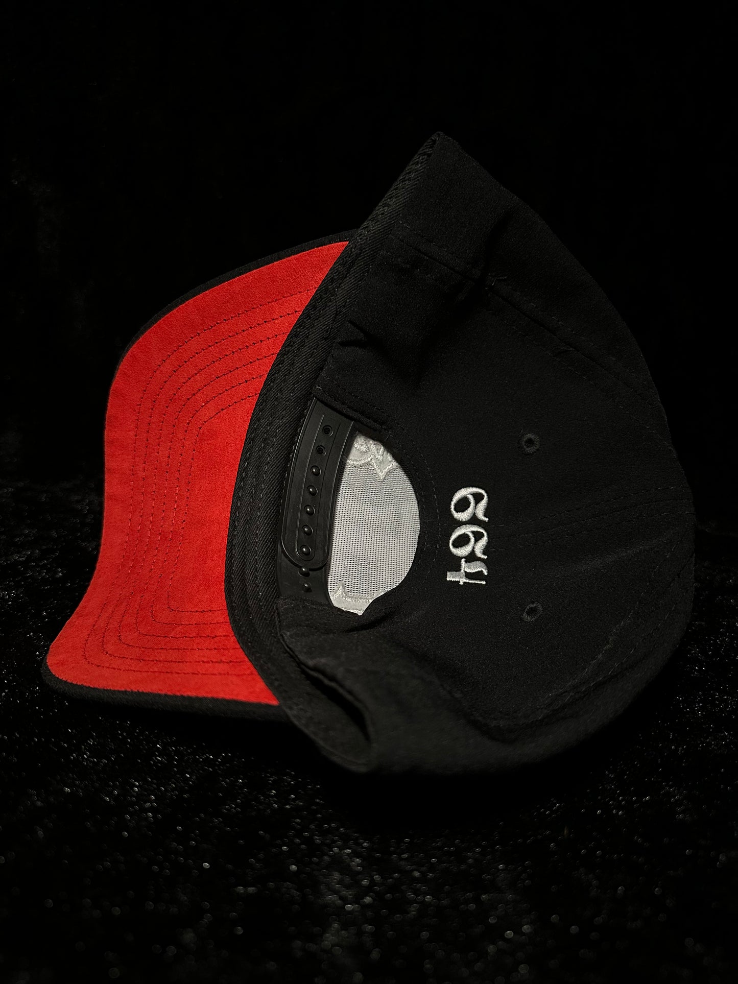 TJ Old English (Black)