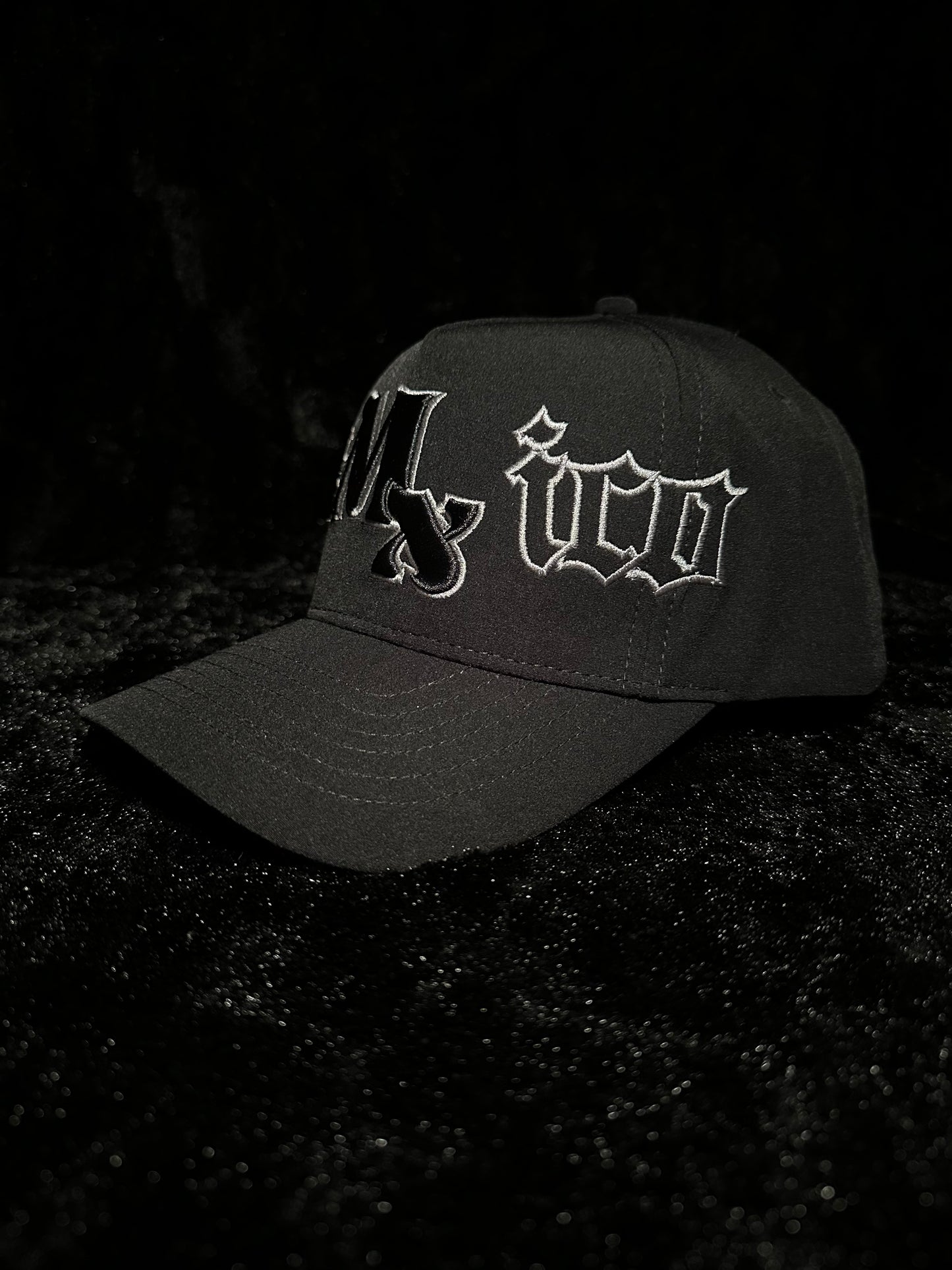 Mx Old English (Black)
