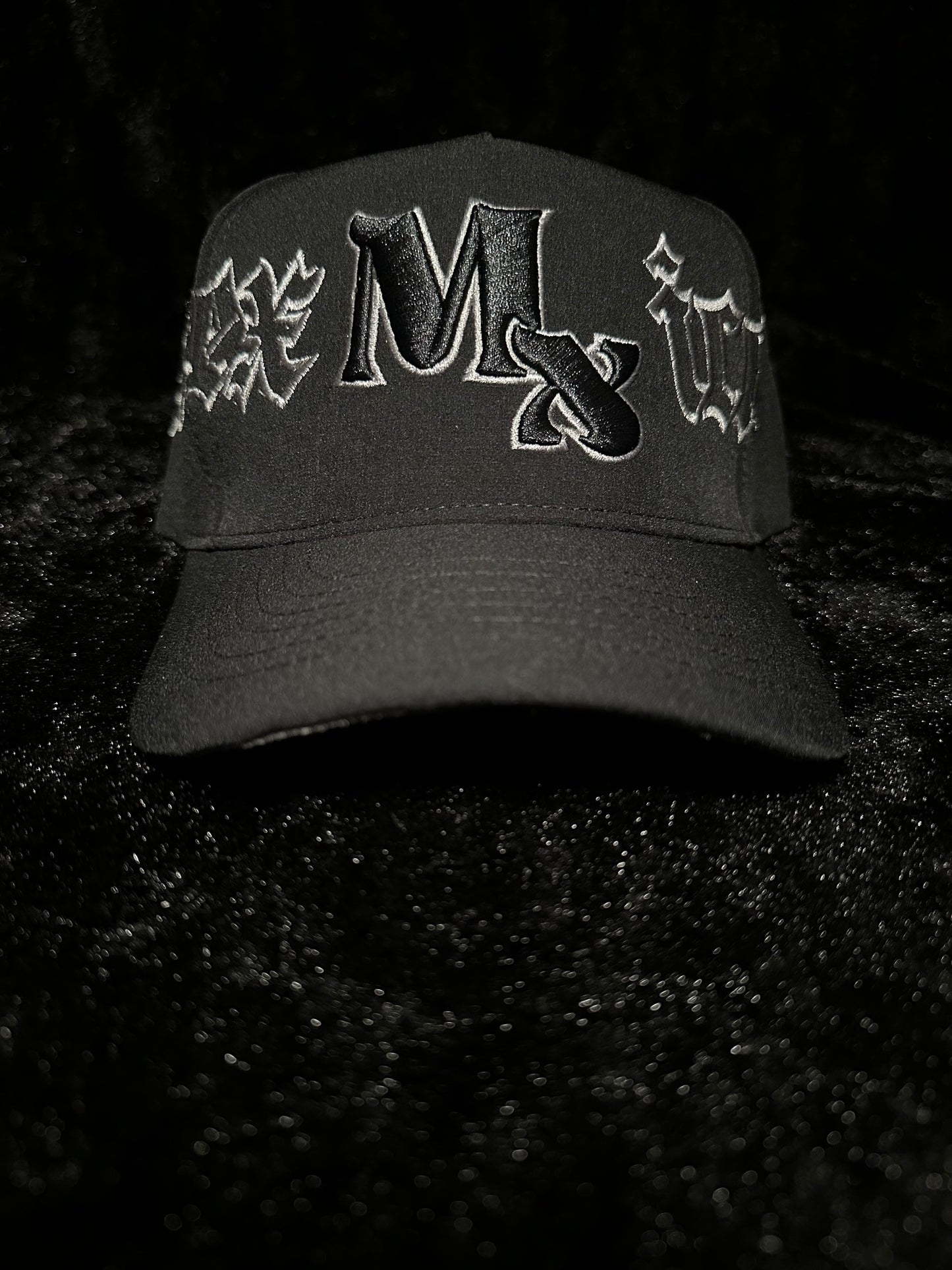 Mx Old English (Black)